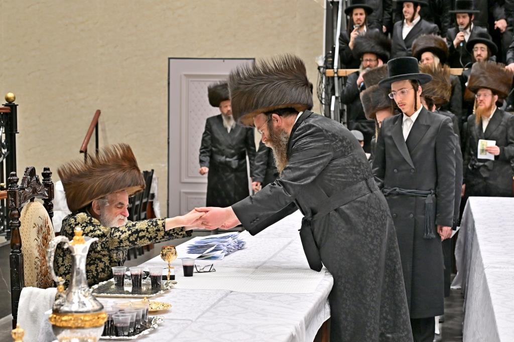 פורים בחצה"ק ויזניץ