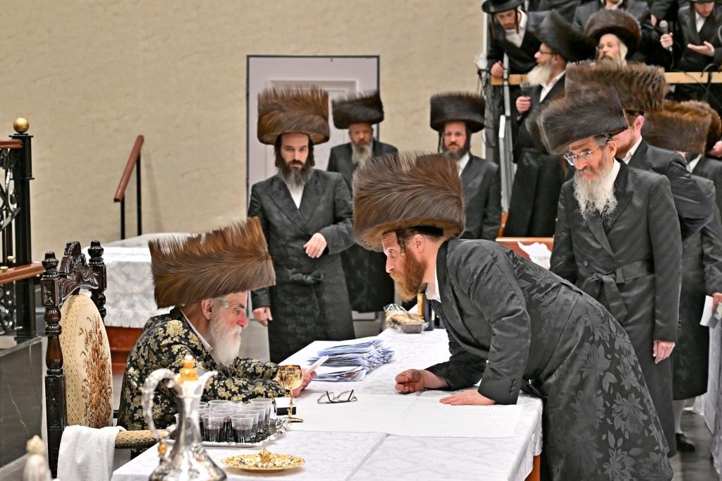 פורים בחצה"ק ויזניץ