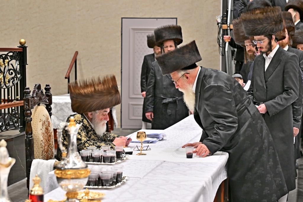 פורים בחצה"ק ויזניץ