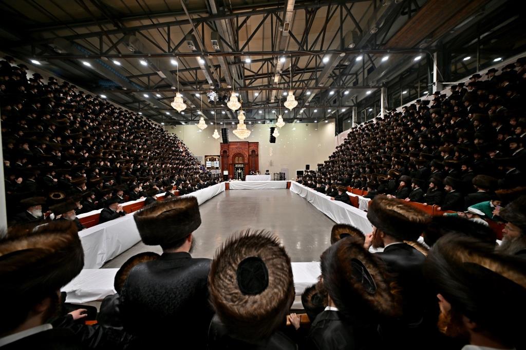 פורים בחצה"ק ויזניץ