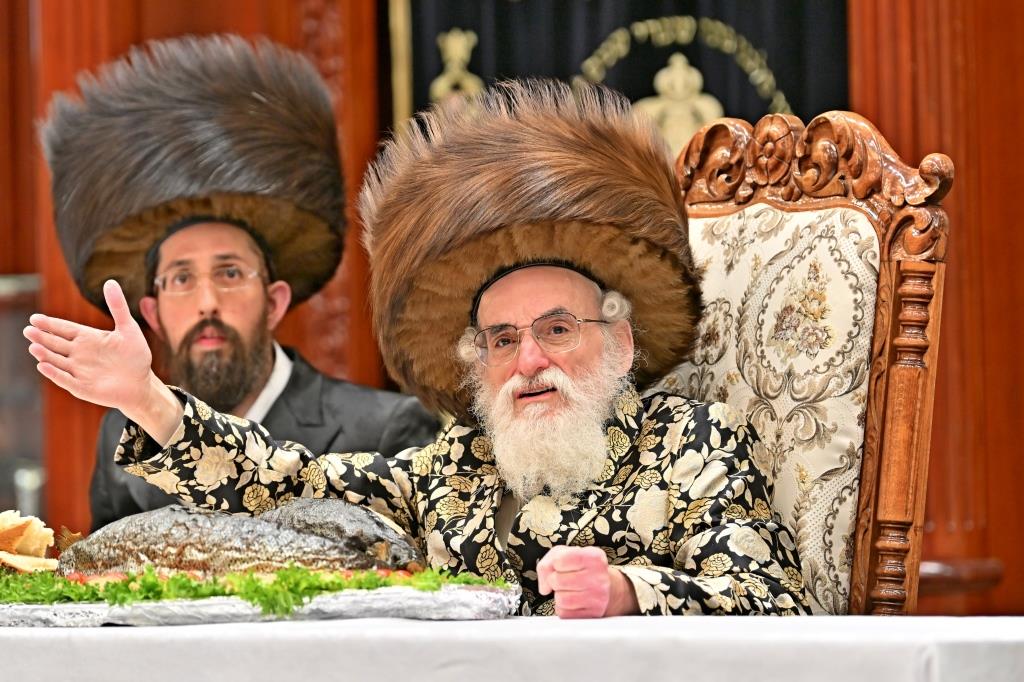 פורים בחצה"ק ויזניץ