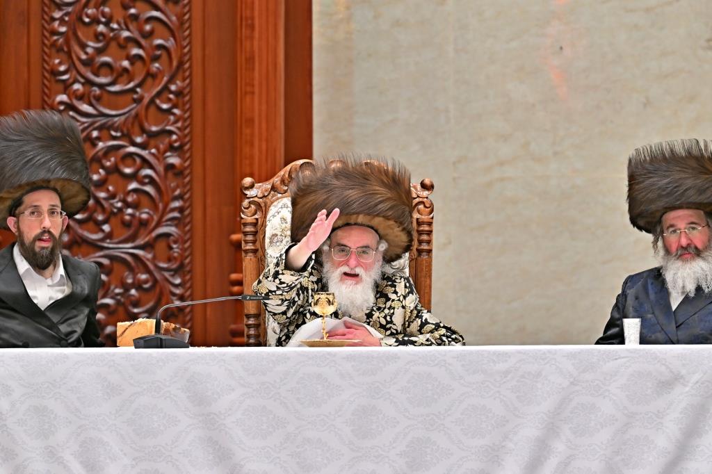 פורים בחצה"ק ויזניץ