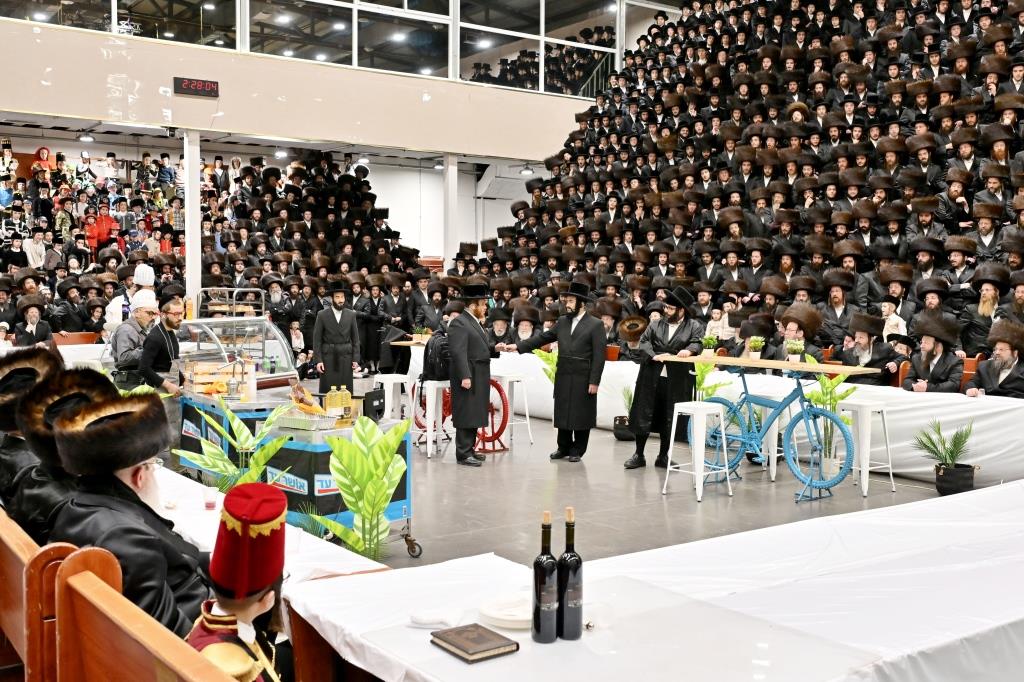 פורים בחצה"ק ויזניץ