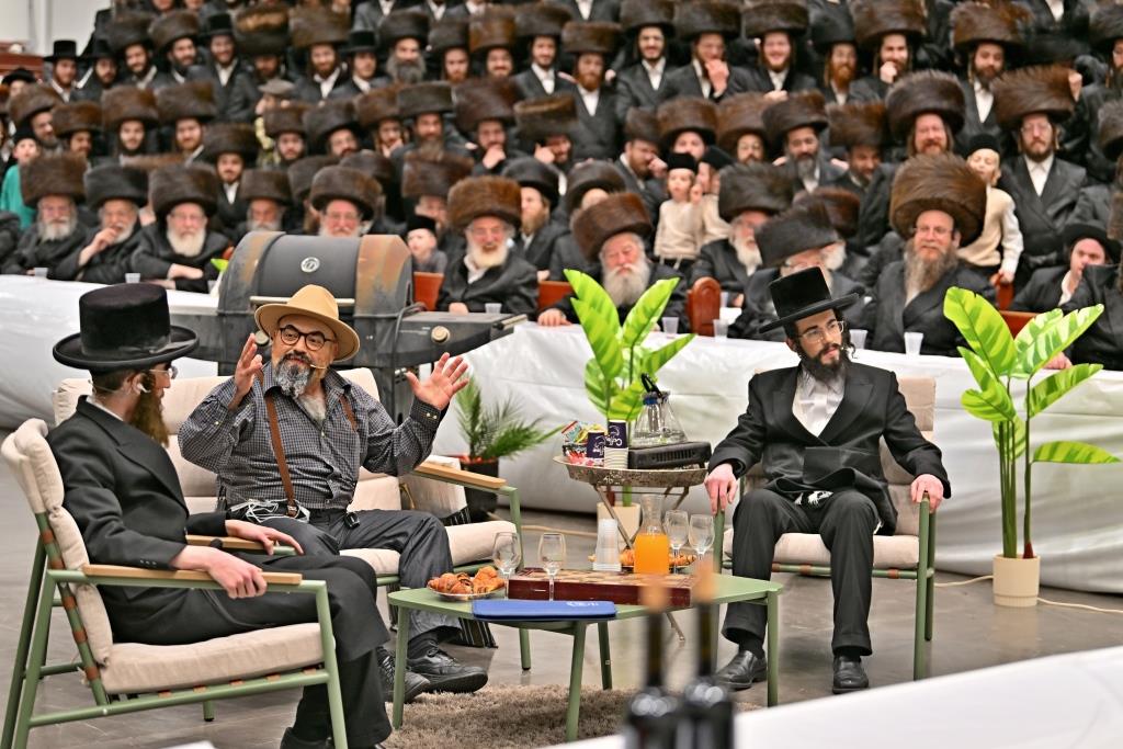 פורים בחצה"ק ויזניץ