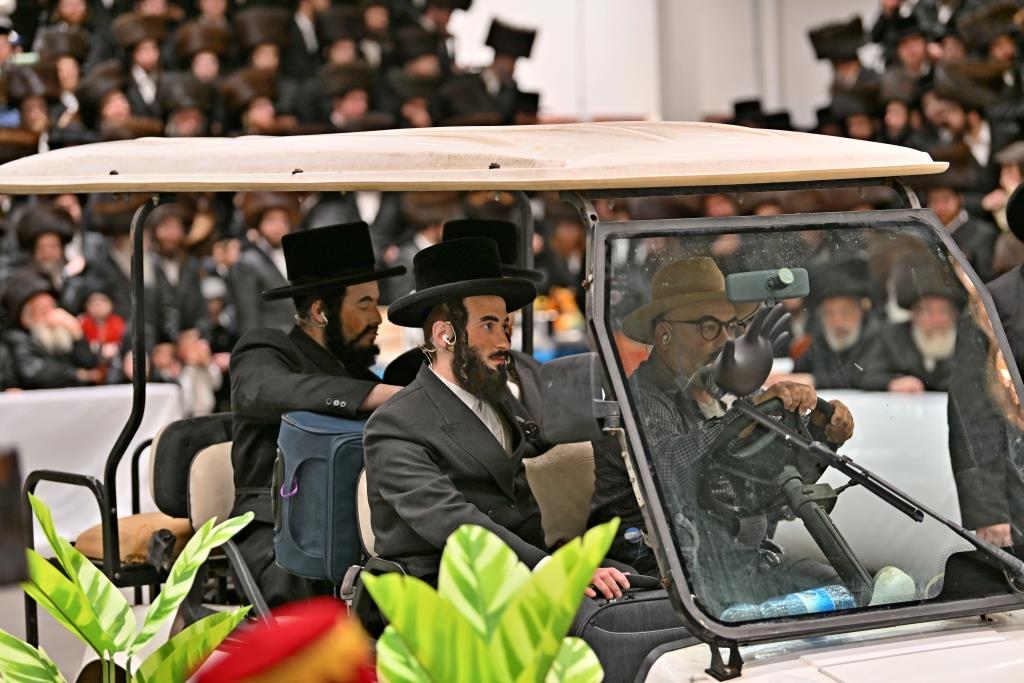 פורים בחצה"ק ויזניץ