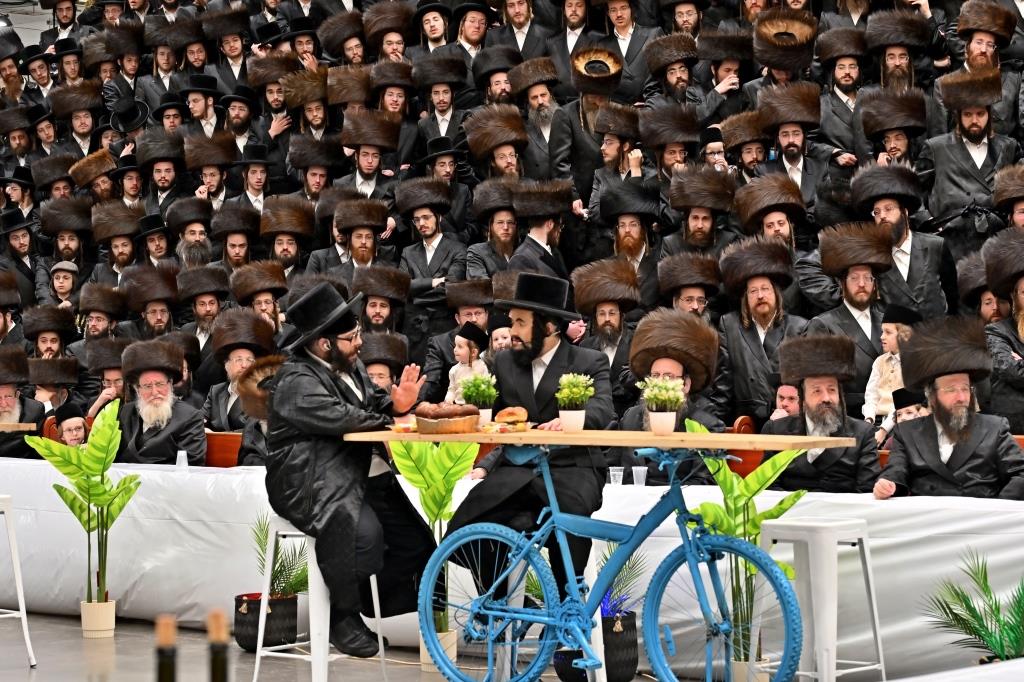 פורים בחצה"ק ויזניץ