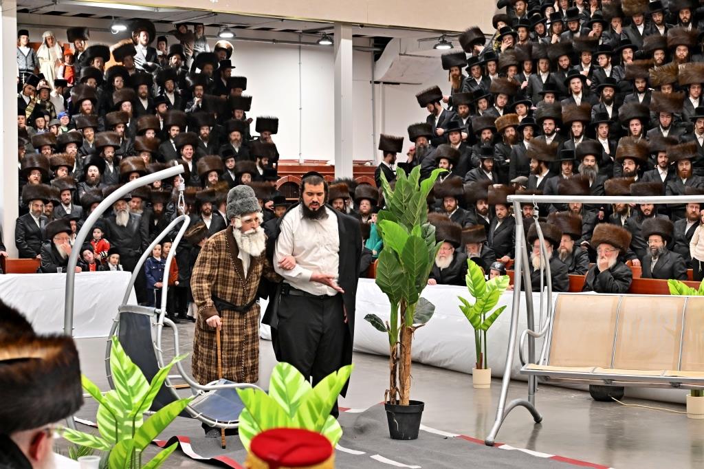 פורים בחצה"ק ויזניץ