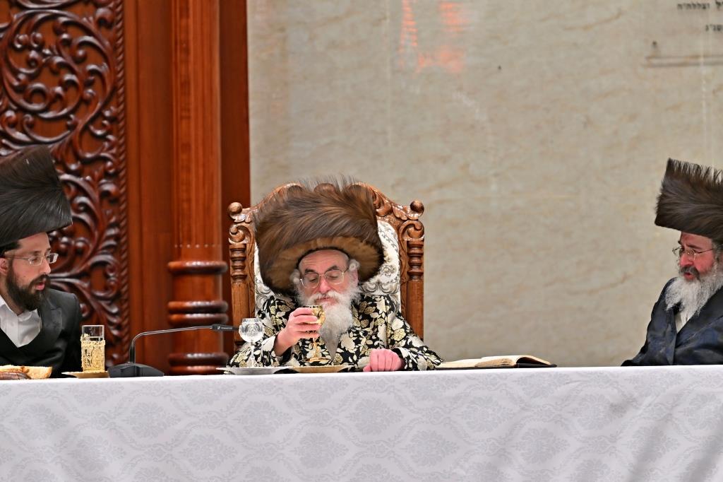 פורים בחצה"ק ויזניץ