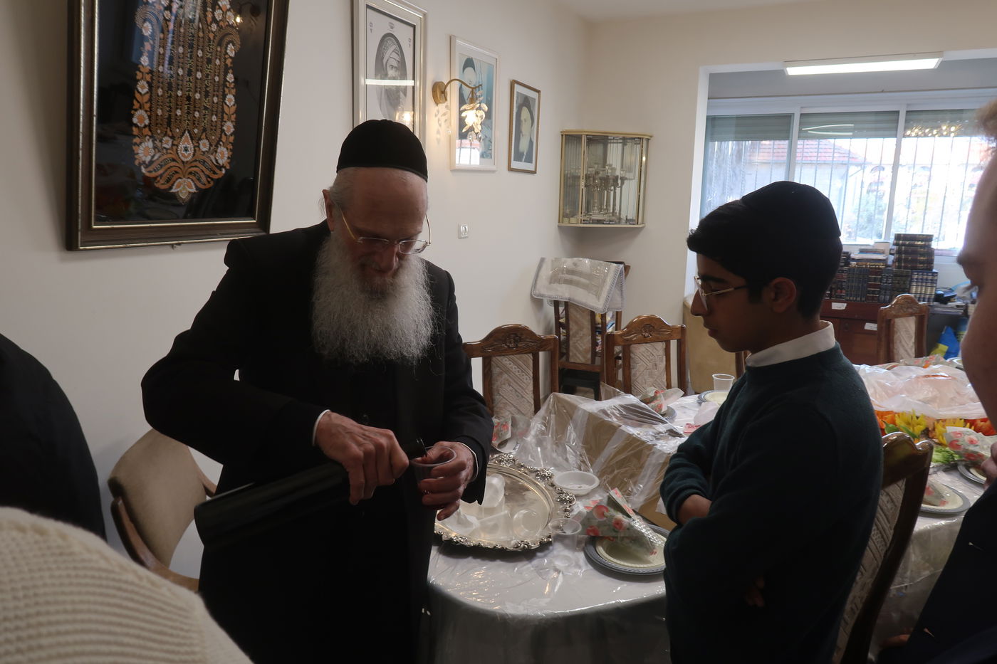 פורים אצל הגאון רבי עזרא ניסן