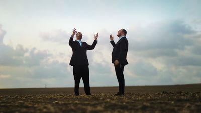 יידל ורדיגר ויצחק בן ארזה בקליפ חדש ללהיט: "ממעמקים"