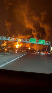 טהרן תחת גשם חומצי: תיעוד נדיר בעקבות תקיפת חיל האוויר באיראן