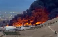 תיעוד מרהיב מהבוקר שאחרי באיראן: מיכלי הנפט בטהרן עדיין בוערים