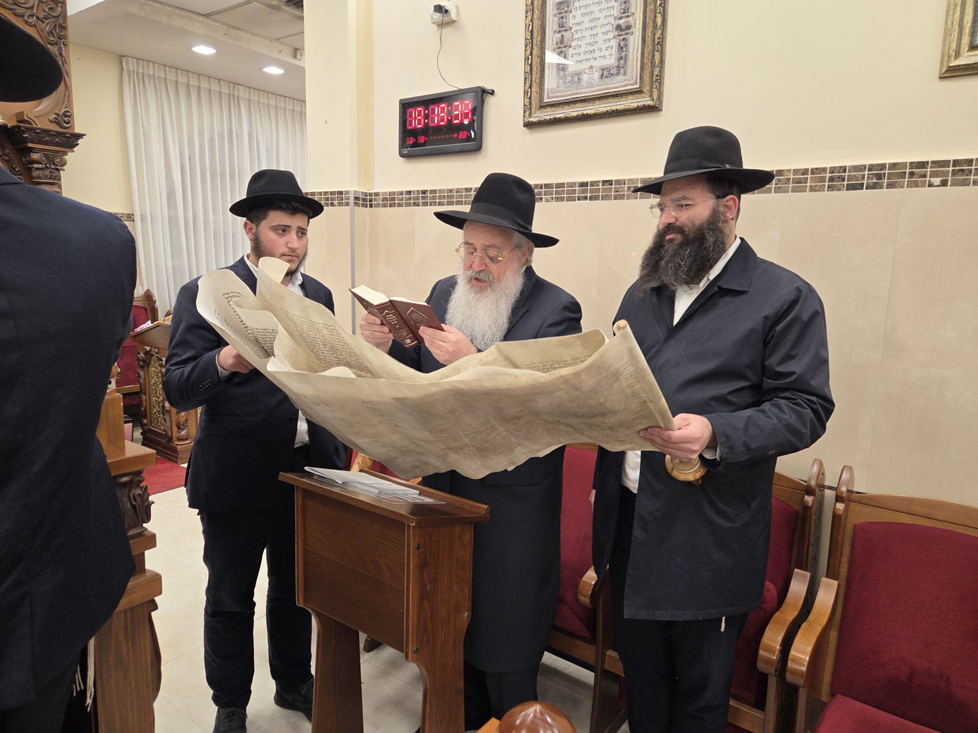 פורים אצל האדמו"ר רבי משה אבוחצירא