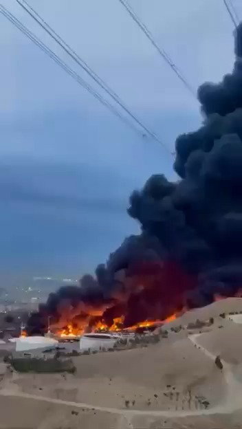 מיכלי הנפט באיראן בוערים