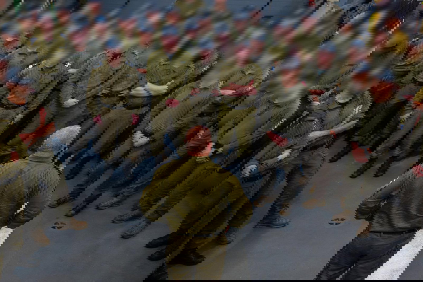 מפקד חיל הים, אלוף דוד סער, עם הלוחמים בלב ים