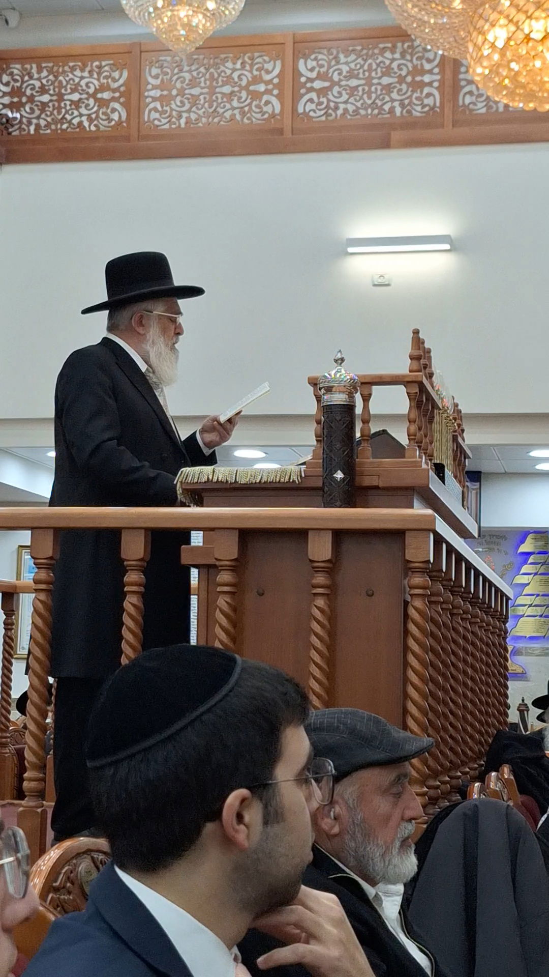 פורים אצל הגאון רבי לוי פנחסי