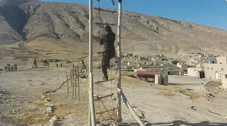 לוחם כורדי מתאמן