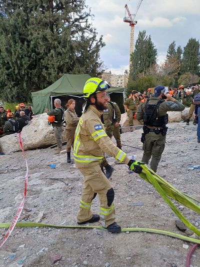 לוחם אש חרדי בלב התופת בבית שמש