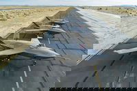 שלישיית כטב"מי ה-YFQ-42A של חברת General Atomics על מסלול הניסוי.