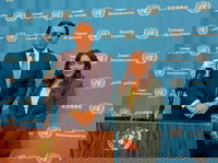 דנון עם הצעירה האיראנית