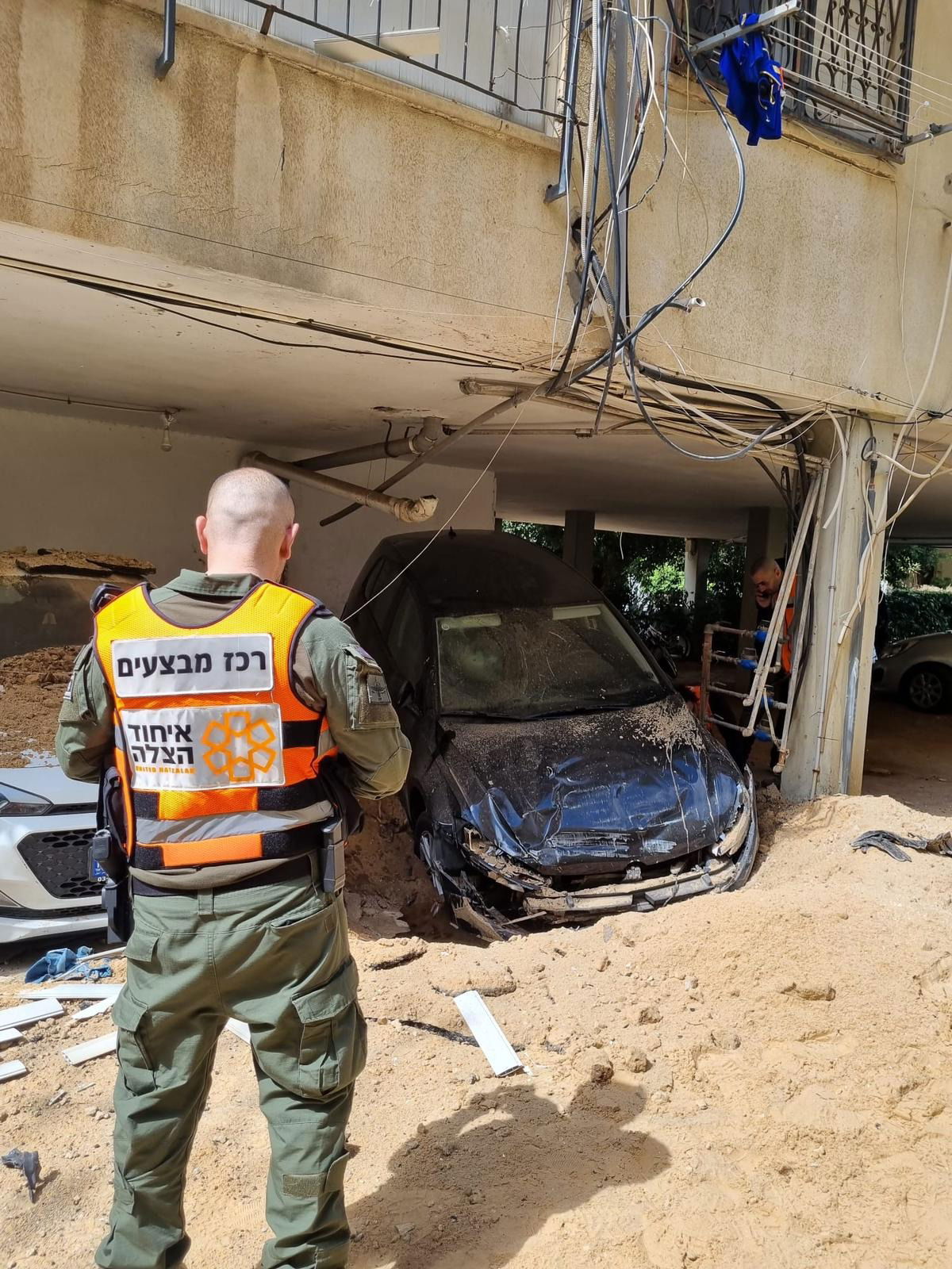 הטיל המתפצל שוב גובה קורבנות: שני פועלים נהרגו, מספר פצועים קשה במרכז | כל הפרטים 