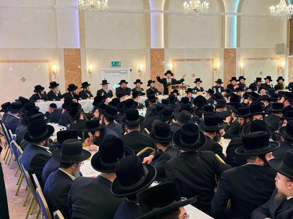 האדמו"ר מויז'ניץ לונדון בהילולת הישועות משה