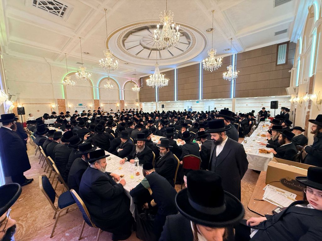 האדמו"ר מויז'ניץ לונדון בהילולת הישועות משה