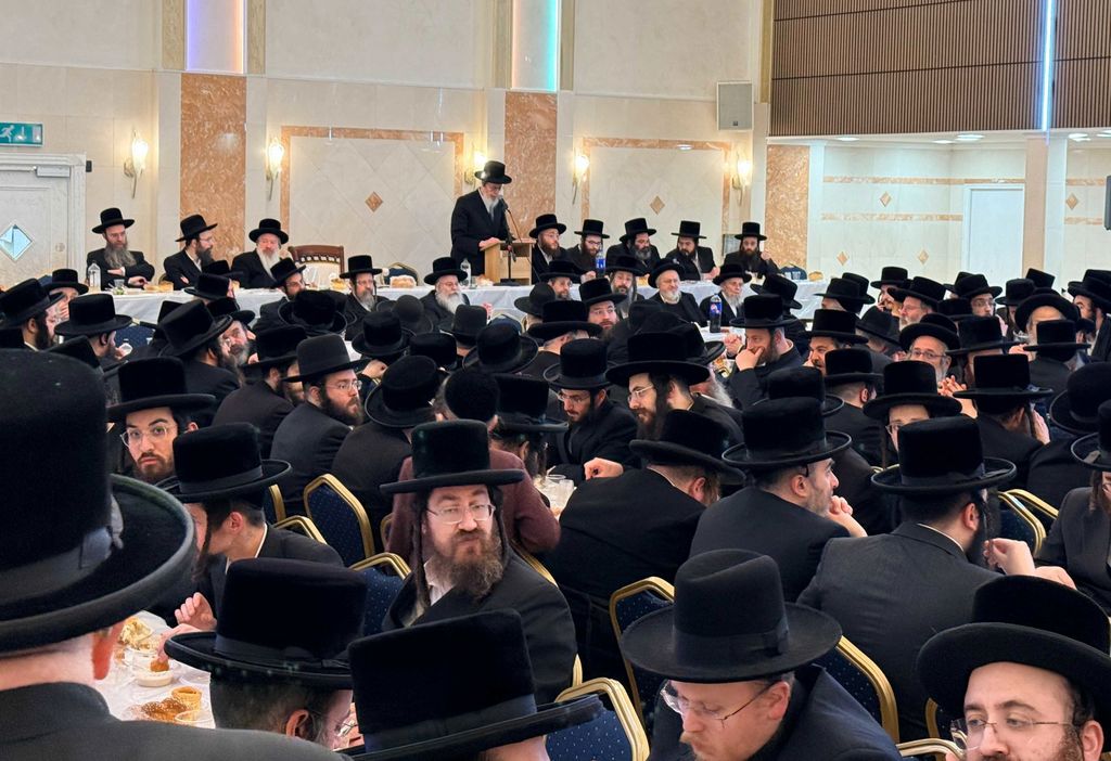 האדמו"ר מויז'ניץ לונדון בהילולת הישועות משה