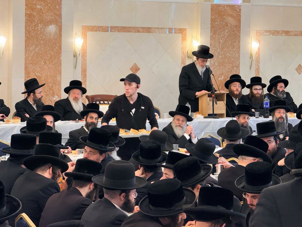 האדמו"ר מויז'ניץ לונדון בהילולת הישועות משה