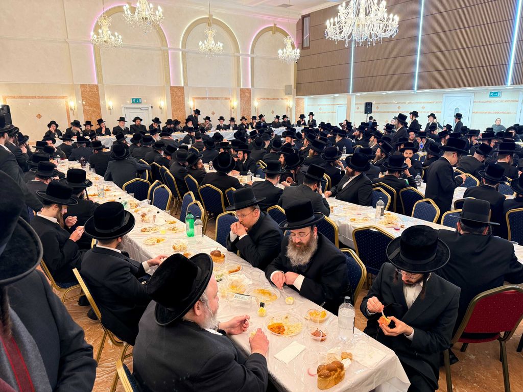 האדמו"ר מויז'ניץ לונדון בהילולת הישועות משה