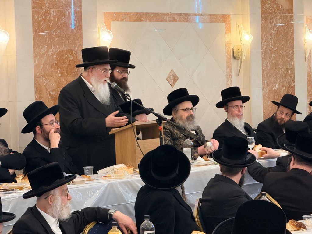 האדמו"ר מויז'ניץ לונדון בהילולת הישועות משה