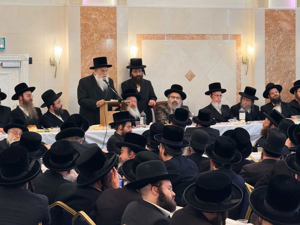 האדמו"ר מויז'ניץ לונדון בהילולת הישועות משה