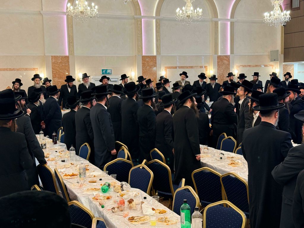 האדמו"ר מויז'ניץ לונדון בהילולת הישועות משה