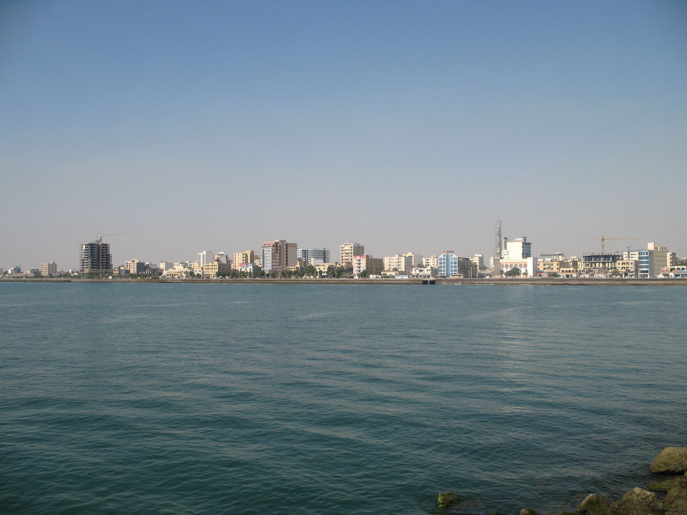 קו הרקיע של בנדר עבאס בשנת 2007