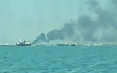 לב המפרץ בוער: בנדר עבאס הופך למלכודת אש תחת הפצצות אמריקאיות