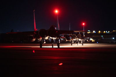 מטוסי F-15 של צבא ארה"ב , מוכנים לפעילות לאורך כל היממה