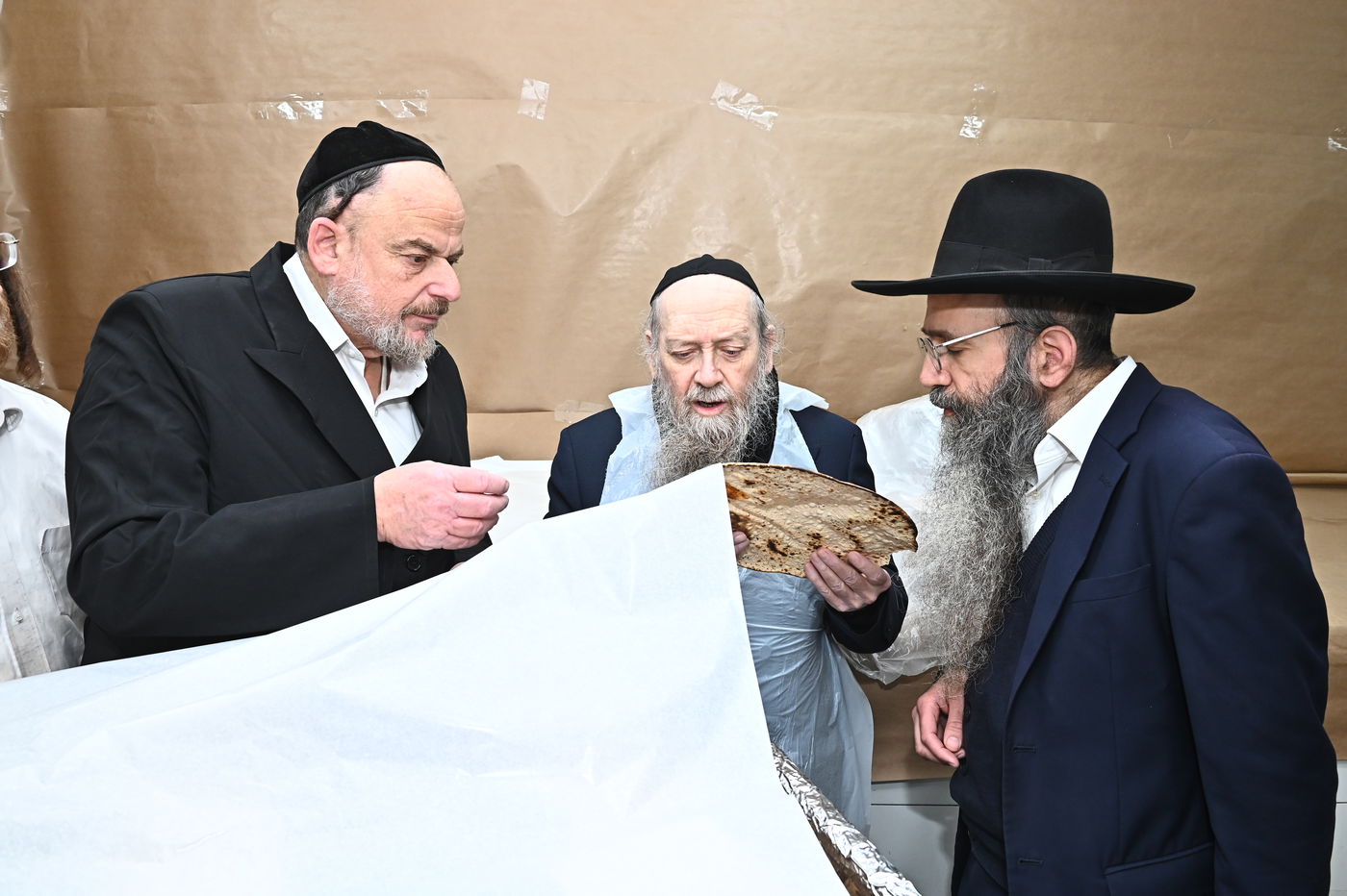 המקובל הגאון רבי דוד בצרי באפיית המצות