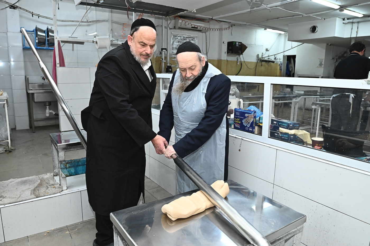 המקובל הגאון רבי דוד בצרי באפיית המצות