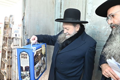 המקובל הגאון רבי דוד בצרי באפיית המצות