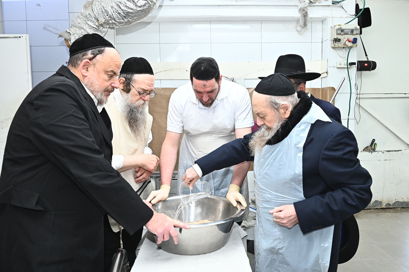 המקובל הגאון רבי דוד בצרי באפיית המצות