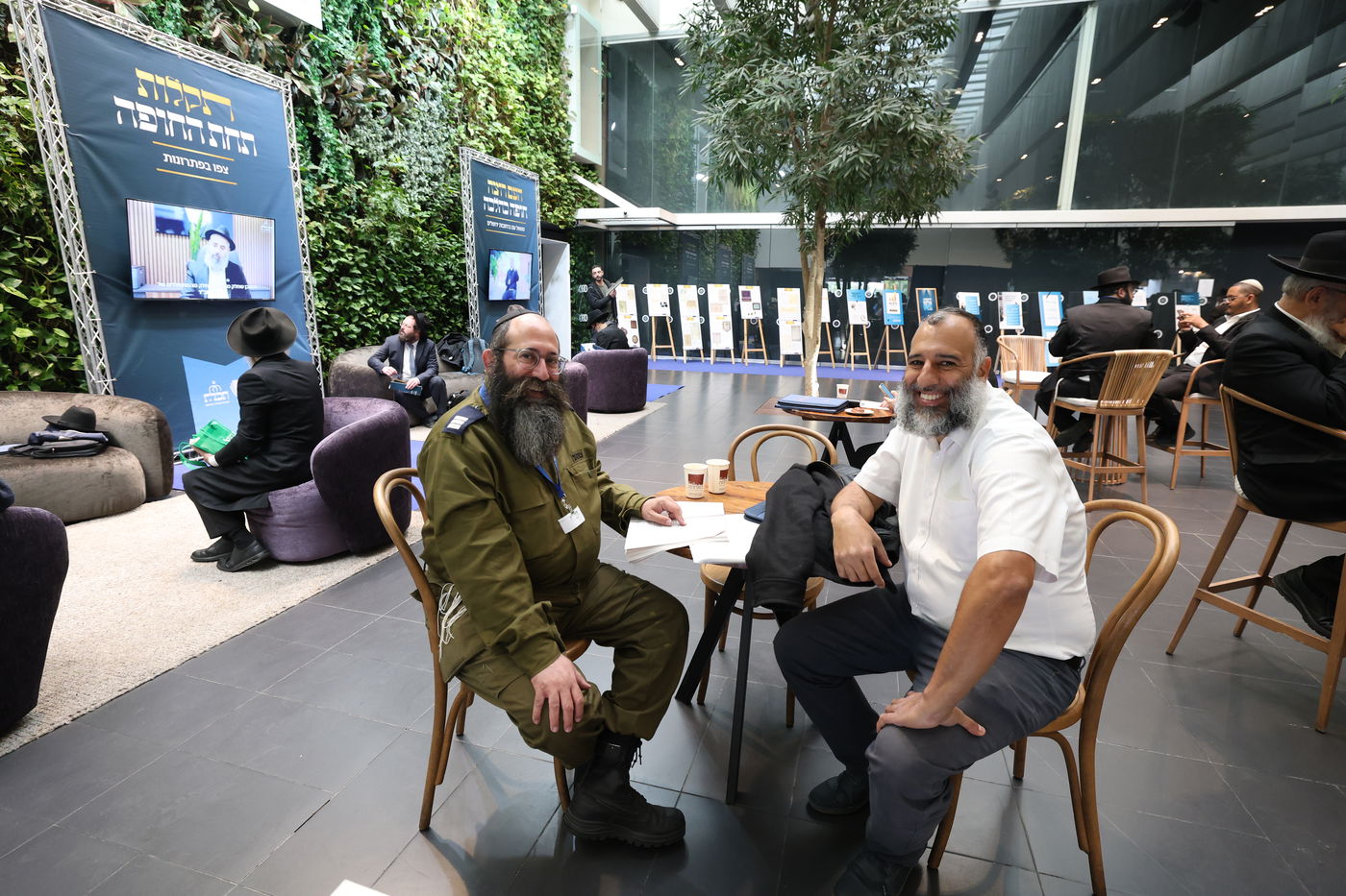 רבנים עורכי חופות בכנס מטעם ארגון 'תכלת' 