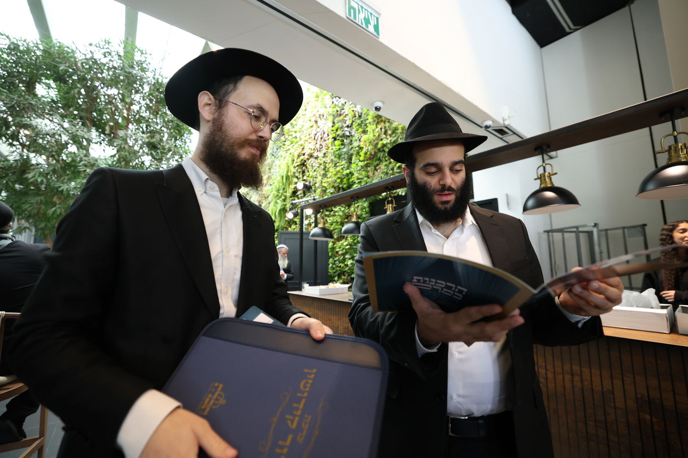 רבנים עורכי חופות בכנס מטעם ארגון 'תכלת' 