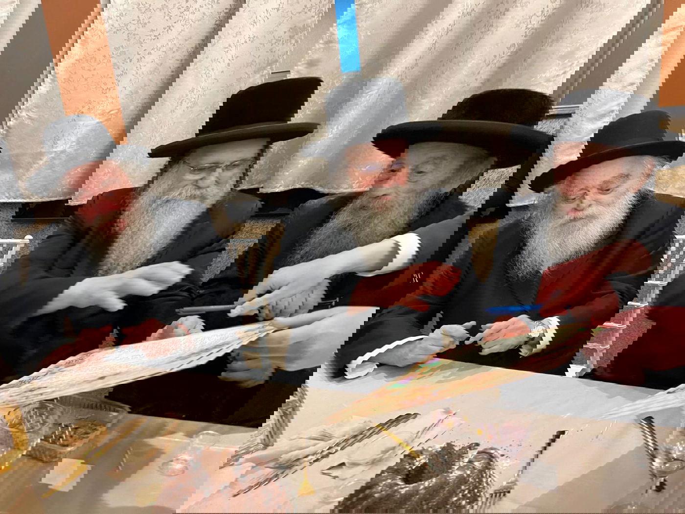 רבי אליעזר לפשיץ ז"ל לצד יבלחט"א הגה"צ גאב"ד אנטווערפן