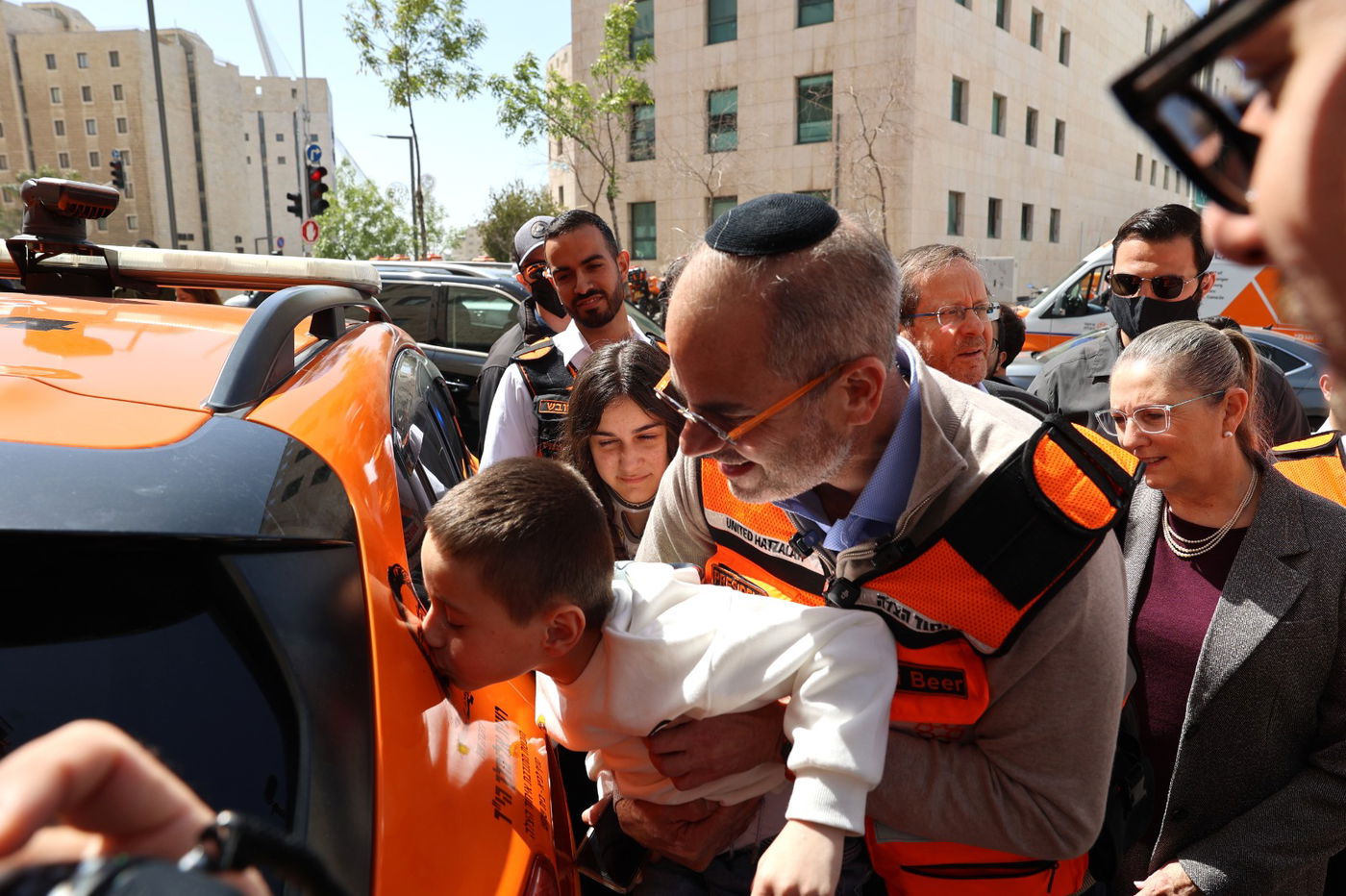 רגע של חסד וכאב: הנשיא הרצוג חונך רכב חירום חדש לזכר מתנדבת איחוד הצלה, רונית אלימלך הי"ד.