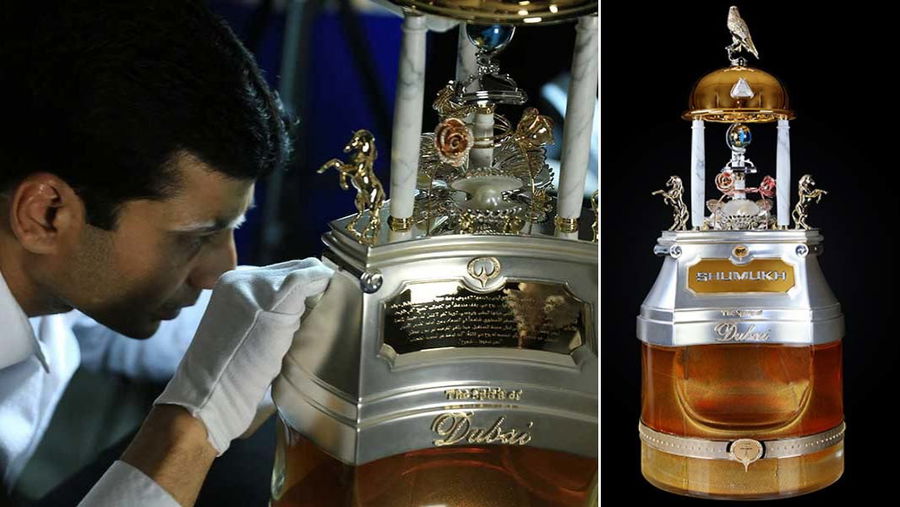 בקבוק ה-Shumukh היקר בזמן עבודת הצורפות