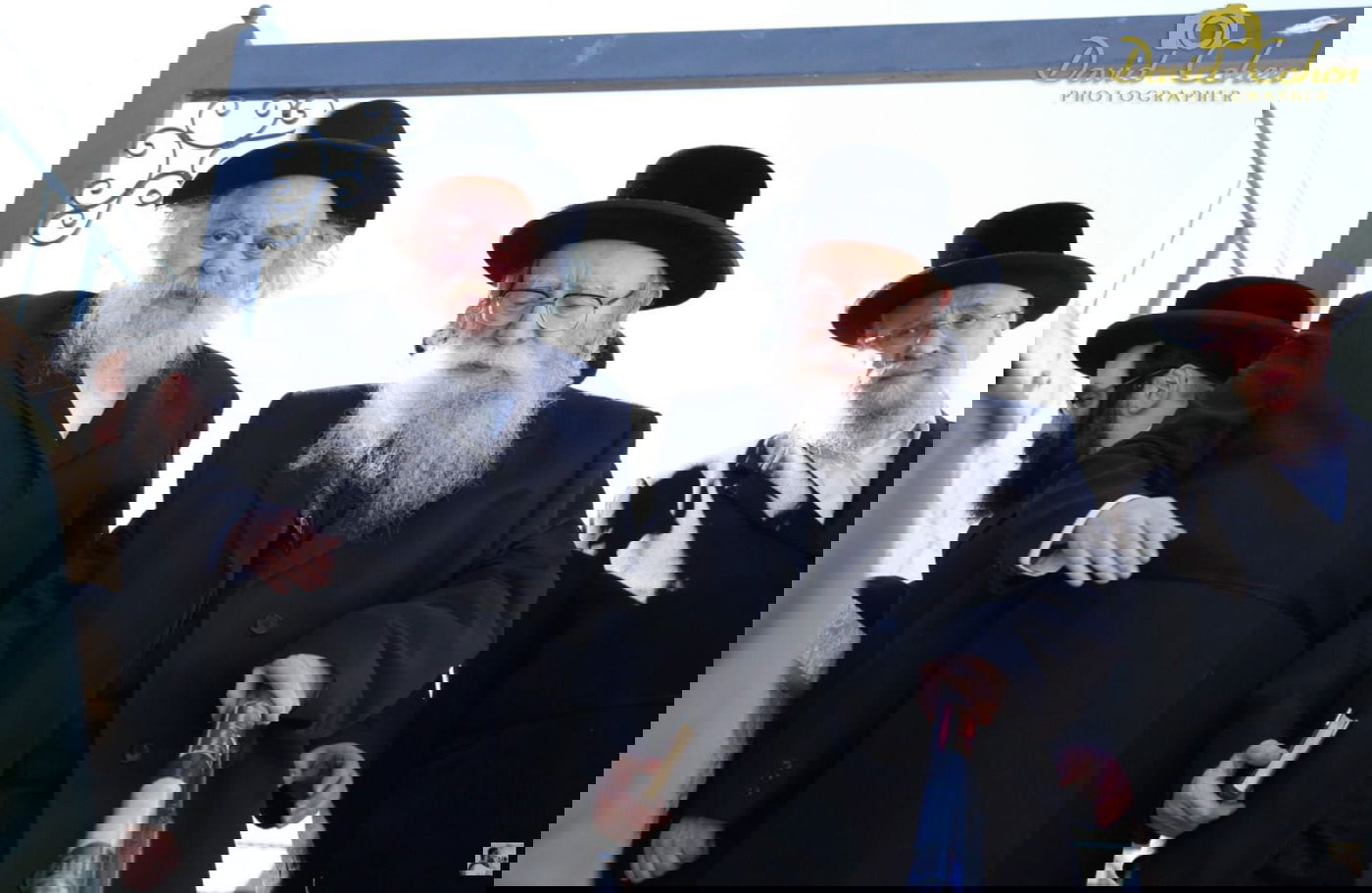 רבי אליעזר ליפשיץ ז"ל לצד יבלחט"א רבו, האדמו"ר מפשעווארסק, במירון