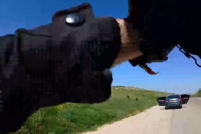 השוטרים פתחו במרדף אחר הנהג שנסע במהירות - והופתעו ממה שגילו | צפו