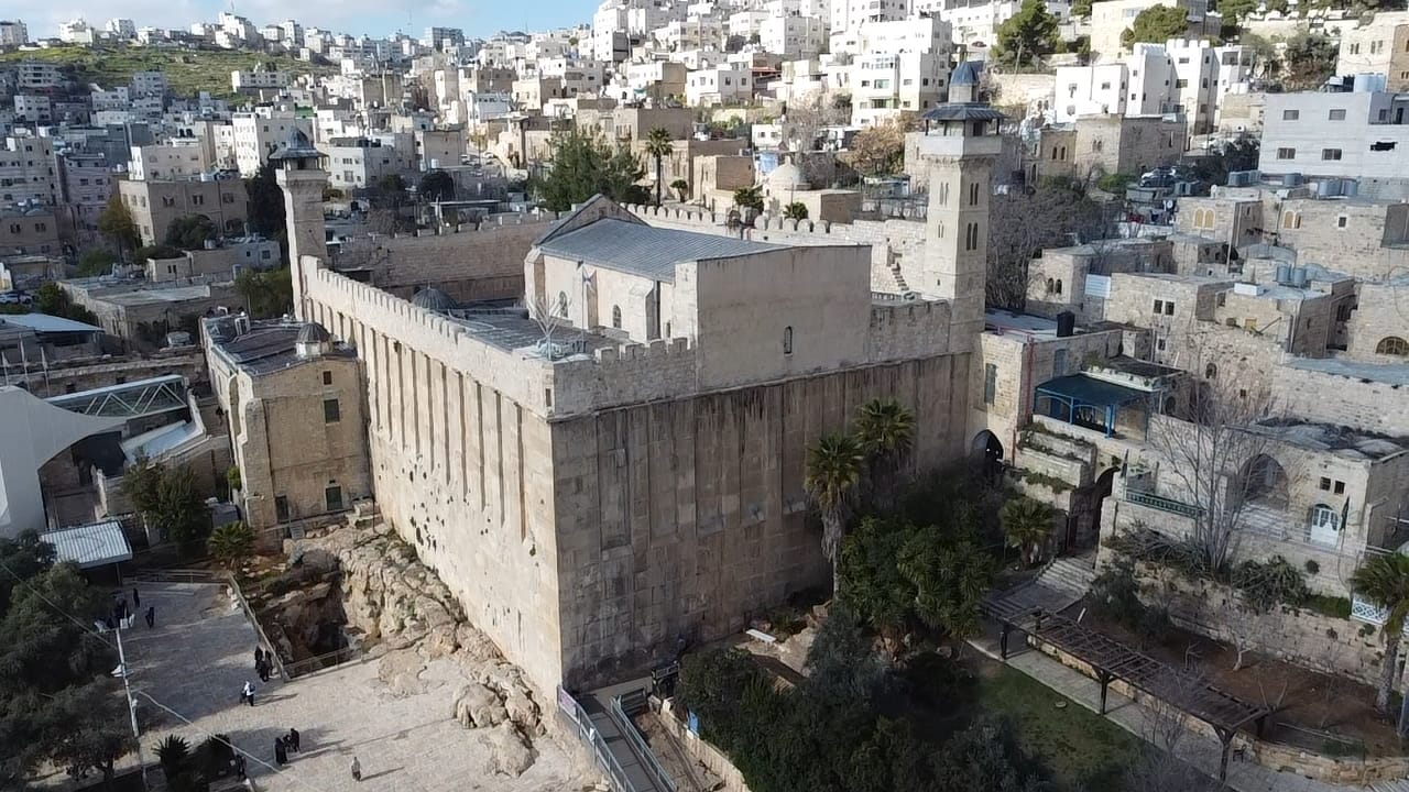 מערת המכפלה ממבט הרחפן