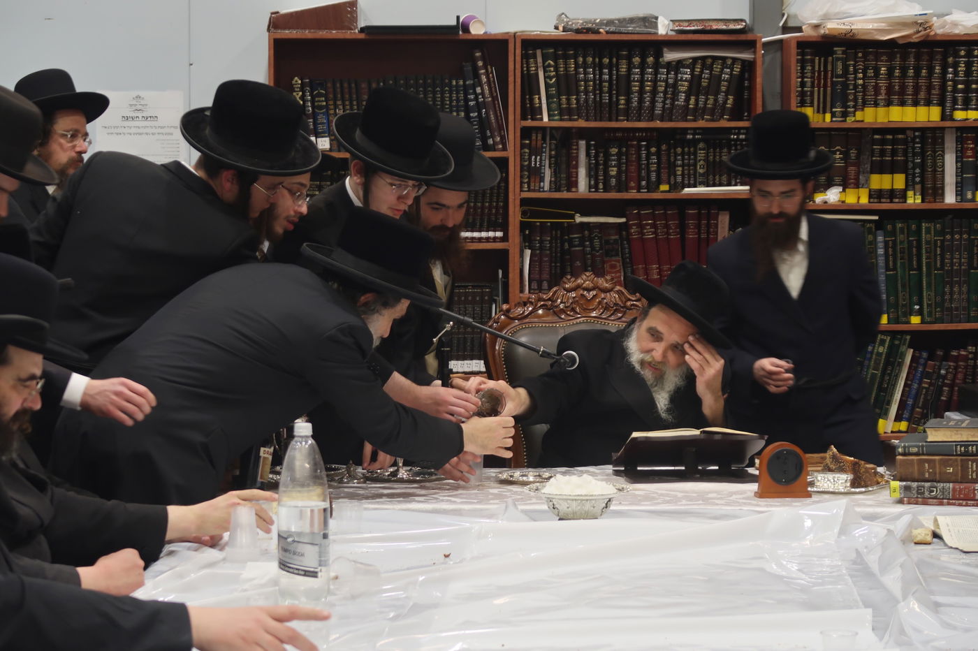 האדמו"ר מאשלג בעל ה"בני היכלא" בטיש כ"א אדר