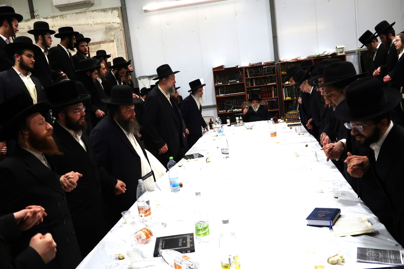 האדמו"ר מאשלג בעל ה"בני היכלא" בטיש כ"א אדר